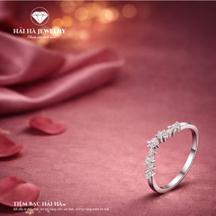 Nhẫn đính đá cong nhẹ – Dòng chảy cảm xúc tinh tế | Hải Hà Jewelry