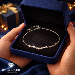 Vòng tay chữ love ánh sáng lặng – Yêu theo cách rất khẽ | Hải Hà Jewelry