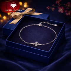 Vòng tay thánh giá bạc đính đá – Giữ một niềm tin rất khẽ nơi cổ tay | Hải Hà Jewelry