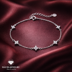 Vòng tay hoa sáng khẽ – Nở dịu giữa đời thường | Hải Hà Jewelry