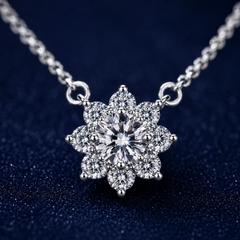 Dây chuyền bạc 925 moissanite dáng hoa – điểm sáng tinh tế, lấp lánh vừa đủ để khởi đầu Xuân an yên | Hải Hà Jewelry
