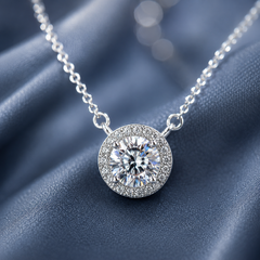 Dây chuyền bạc 925 đính moissanite dáng tròn 0,5 Carat – ánh sáng cân bằng, dễ đeo mỗi ngày | Hải Hà Jewelry