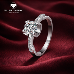 Nhẫn nữ bạc 925 moissanite 1 carat dáng solitaire – tinh giản để ánh sáng lên tiếng