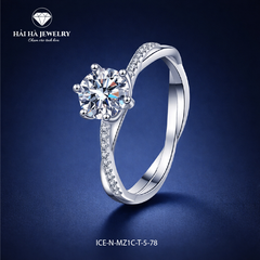 Nhẫn nữ bạc 925 moissanite 0,5 carat hình trái tim – thân xoắn mềm, ánh sáng dịu