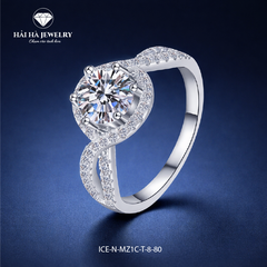 Nhẫn nữ bạc 925 moissanite 1 carat hình trái tim – thân xoắn mềm, ánh sáng dịu