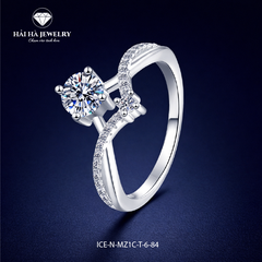 Nhẫn nữ bạc 925 moissanite solitaire 1 carat – thân uốn đôi lệch nhịp