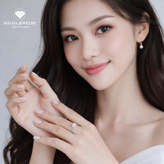 Nhẫn nữ bạc 925 moissanite tròn – thân uốn cong đính đá rãnh mềm mại