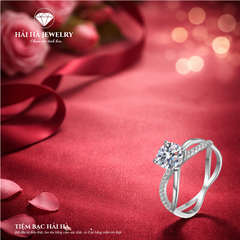 Nhẫn nữ bạc 925 moissanite tròn – thân uốn cong đính đá rãnh mềm mại