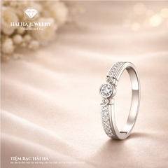 Nhẫn nữ bạc 925 moissanite điểm charm tròn – chuyển động nhẹ, đeo lên tay rất xinh