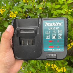 Sạc pin máy khoan Makita 20v 21v,chân new 22mm, sạc tự ngắt khi đầy