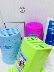 ỐNG HỘP CẮM DAO KÉO BẰNG NHỰA (2)