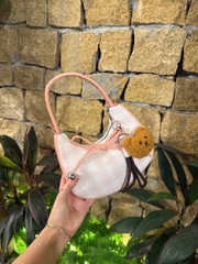 TÚI KẸP NÁCH CARO NƠ KÈM GẤU (10)