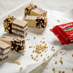 Bánh xốp Socola hạt dẻ Loacker Milky  Minis Chocolate Bag 800g mix 3 vị socola hạt dẻ, socola đen và socola vị vani  80 gói nhỏ