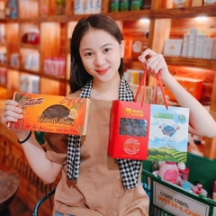 KHO HN: Nho khô nguyên cành Adora st Food  Crimson Dried Table Grapes Cluster 1 kg đặc sản của Úc