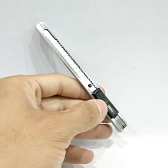 Dao rọc giấy Deli E2058