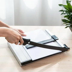 Bàn cắt giấy A4 Deli E8014