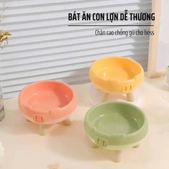 Bát ăn gắn chân hình con lợn