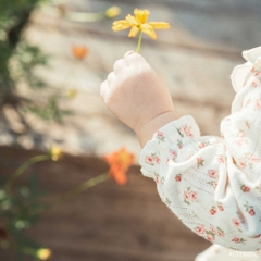 BU Baby (0-12M) Set Body chip dài tay cài giữa, cài sau bèo đáp cổ Siro Jacquard BU Baby KCT2102DC