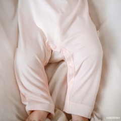 (1M-9M) Body dài tay cài vai Bèo ngực Bé gái Bubaby Bambus BBB2101BN | Body BU chính hãng