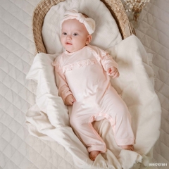 (1M-9M) Body dài tay cài vai Bèo ngực Bé gái Bubaby Bambus BBB2101BN | Body BU chính hãng