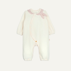 (NB-3M) Body dài tay cài chéo cổ Peter Pan Thu êm cho bé gái Bubaby Cotton BCT2108PP | BU Baby chính hãng