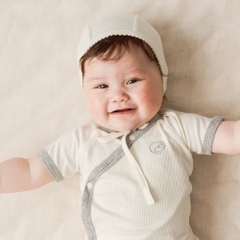 Mũ Sơ Sinh cho bé buộc dây Siro Bonnet, chất liệu Siro Cotton BuBaby ASR194300 | Phụ kiện BuBaby chính hãng