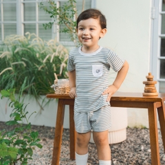 (1Y-5Y) Bộ quần áo ngắn tay Cổ tròn túi ngực BSR1304ST Siro Stripy Bubaby bé trai – Bu baby bé gái – Quần áo Bubaby