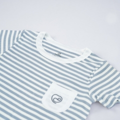 (1Y-5Y) Bộ quần áo ngắn tay Cổ tròn túi ngực BSR1304ST Siro Stripy Bubaby bé trai – Bu baby bé gái – Quần áo Bubaby