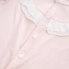 (1-9M-Nâu sữa) Bộ đồ liền thân ngắn tay cài giữa Bèo ngực cho bé gái - BU Signature BBC2302BN - Bubaby sơ sinh