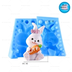 Khuôn Silicon - Động Vật - Con Thỏ Ngồi 2 Mảnh Ôm Cà Rốt 7.3cm