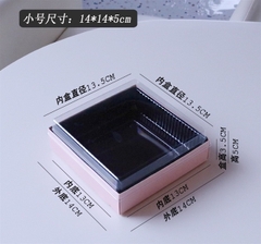 Hộp Giấy Vuông - Lót Nhựa 14.5cm cao 5.4cm - HỒNG