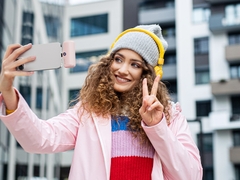 Sạc Dự Phòng iWALK LinkPod Style 5000mAh - Lightning/ Type C, Sạc Nhanh 18W, Đế Gập, LED Hiển Thị