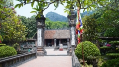 PRIVATE NINH BINH HALAL TOUR: HOA LU – TRANG AN – MUA CAVE ( 10 Pax)