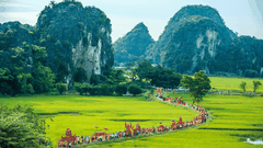 GROUP TOUR HOA LU – TRANG AN – TAM COC BY LUXURY LIMOUSINE