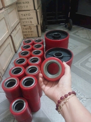 Bánh xe PU đỏ 80x70mm