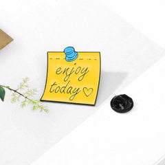 [Bông bán Len] Pin cài dễ thương sắc màu đính quần áo, túi xách balo