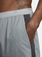 Quần Ngắn Stride Men's Dri-FIT Hybrid Running Shorts