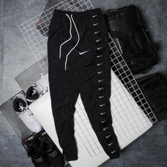 Quần Dài NK Taped Swoosh Popover Pants