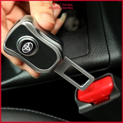 Chốt cắm tiếp nối vân carbon chữ VIP -1 cái