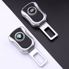 Chốt cắm tiếp nối vân carbon chữ VIP -1 cái