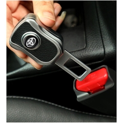 Chốt cắm tiếp nối vân carbon chữ VIP -1 cái