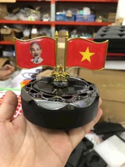 Cờ tổ quốc quay bằng năng lượng mặt trời （có kèm tinh dầu）