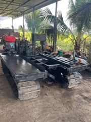 Xe bánh xích chở máy khoan sản xuất Việt Nam