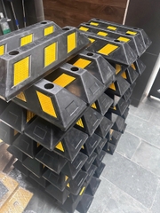 Chặn lùi cao su KT: 550x 150x 100mm