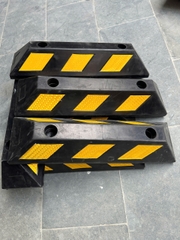 Chặn lùi cao su KT: 550x 150x 100mm