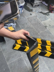 Ốp cột cao su chữ V KT:1000x100x100x10mm