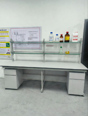 Bàn thí nghiệm áp tường có kệ
