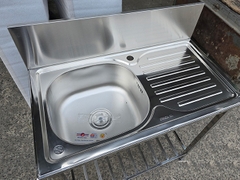 Chậu rửa bát inox có chân và thành chắn
