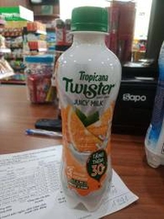 Juicy Milk Cam Chai Nhựa 320ml