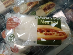 Bánh Mì Men Tươi Gà Quay Mật Ong